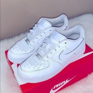 White Nike Air Force 1